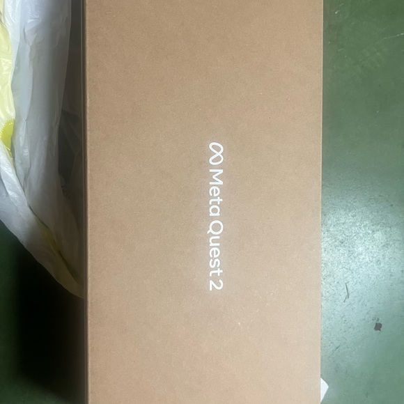 BRAND NEW Oculus Newest Quest 2VR 128 GB Bundle (Open Box) - Picture 6 of 6